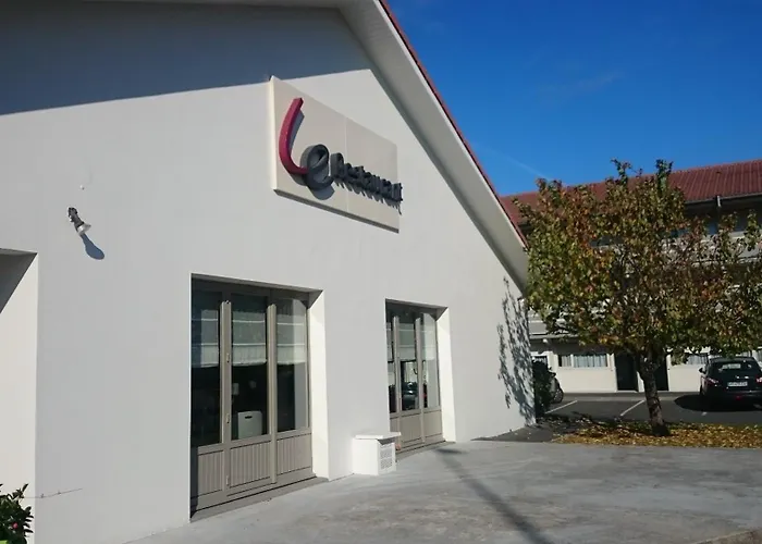 Campanile Отель Бейонн